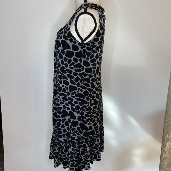 EN FOCUS STUDIO Dress Black & Gray Animal Print Shift Dress - Picture 3 of 12